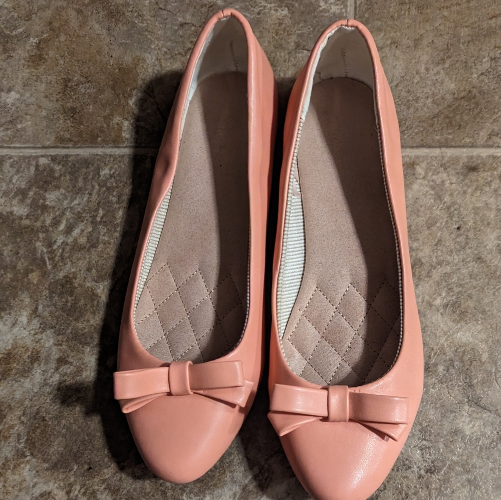 Basic Editions Flats Shoes for women size 9